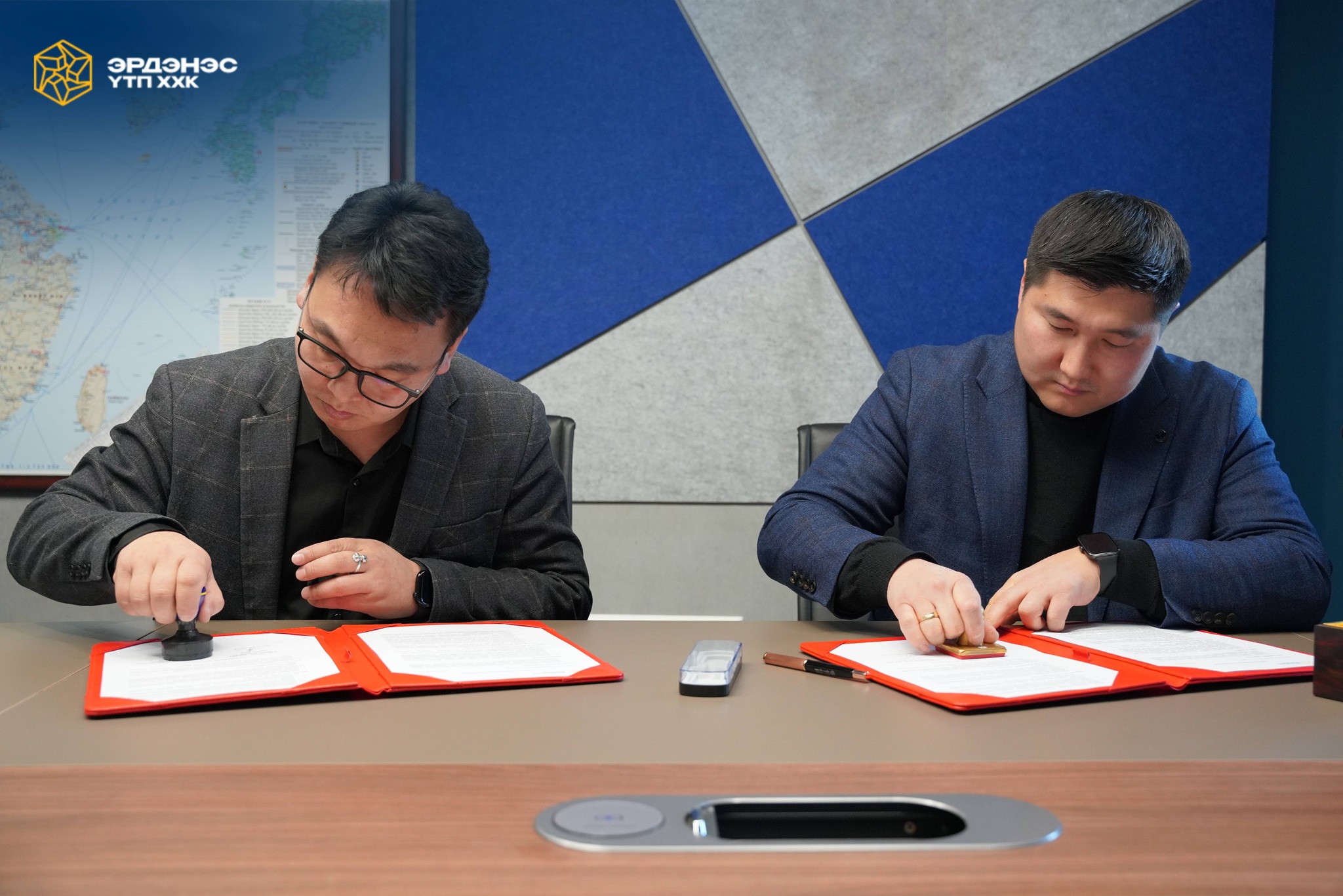 НҮҮРС-ХИМИЙН ЦОГЦОЛБОРЫГ ХӨГЖҮҮЛЭХ ЧИГЛЭЛЭЭР САНАМЖ БИЧИГ БАЙГУУЛЛАА